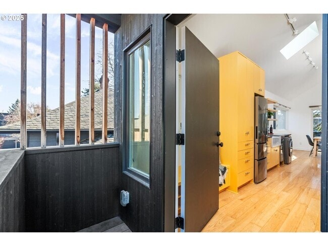 Building Photo - 3033 SE 19th Ave Unit B Rental