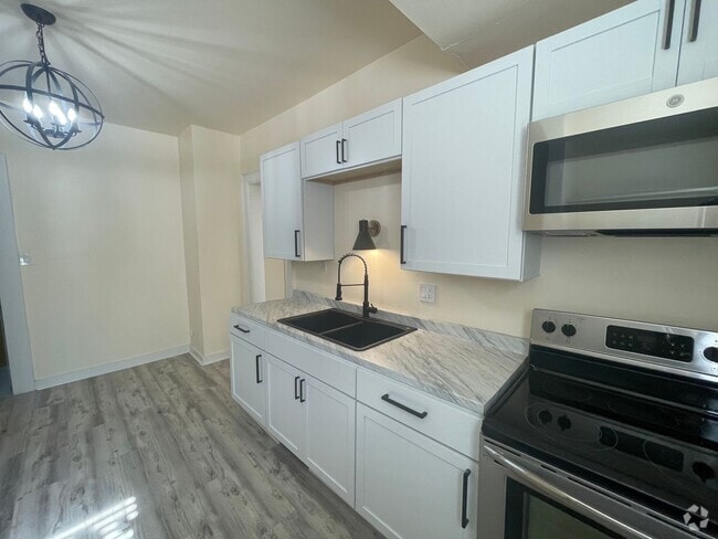 Building Photo - 3231 W Michigan St Unit 3233 W Michigan St Lower Rental