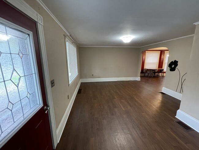 Building Photo - 130 N 7th St Unit Lower