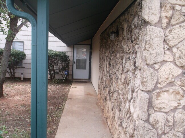 Photo - 2 Bed, 1 1/2 Bath, 1 Car Garage