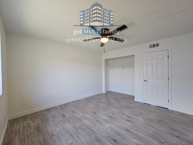 Photo - 2535 W Missouri Ave Unit 1