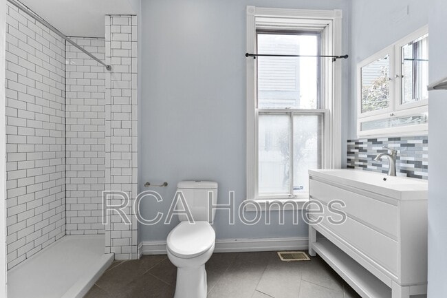 Photo - 920 N College Ave