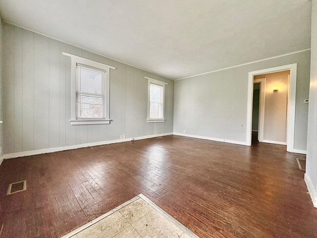 Photo - 3013 S Michigan St