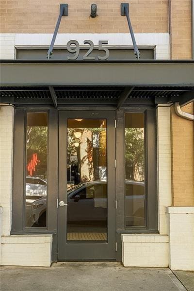 Building Photo - 925 Garrett St Unit 215