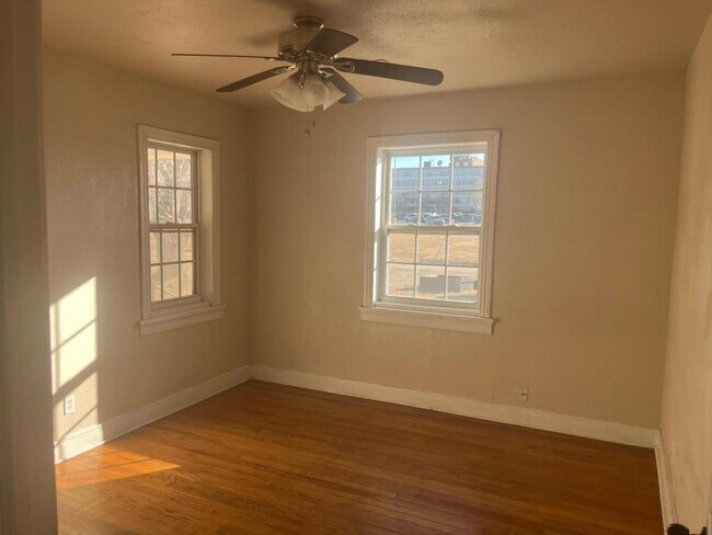 Photo - 301 NE 26th St