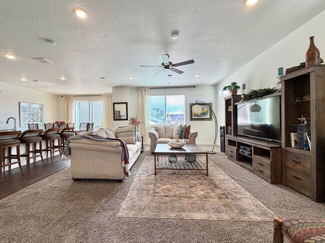 7239 Woods Rose Dr