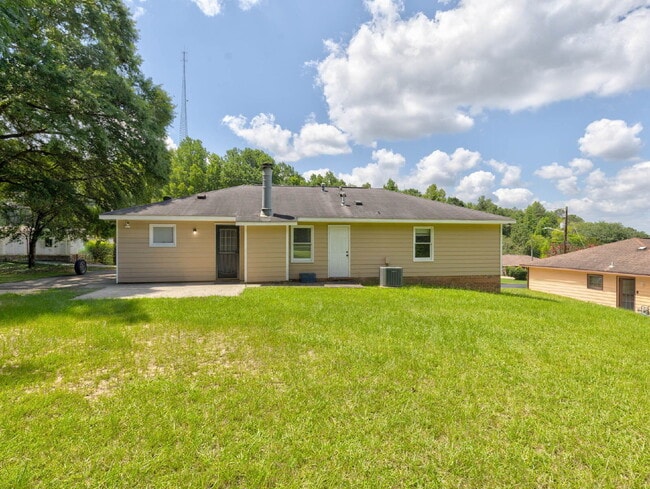 Photo - Move-In Ready 3/2 in Columbus | Appliances + W/D + Lawn Care + Pest Control Included | $1,550/mo