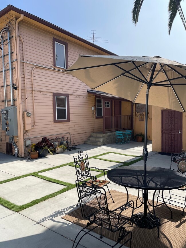 Building Photo - 5331 N Figueroa St Unit 1/4