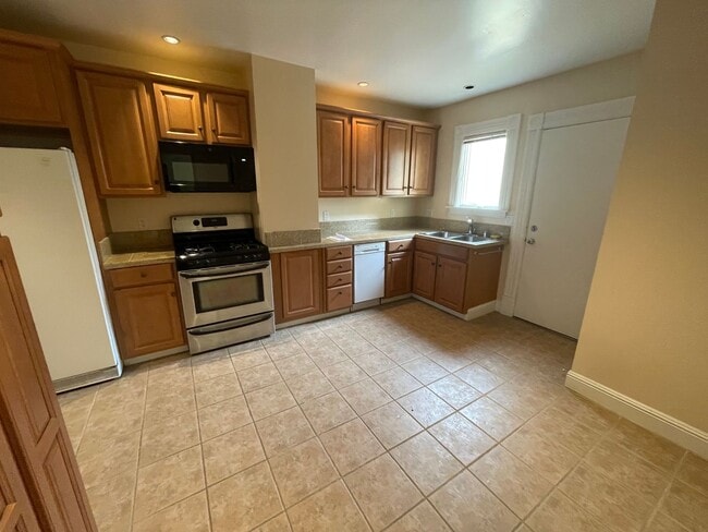 Photo - Charming Inner Richmond Gem: Spacious 1BR w/ Laundry On-Site, and Parking Included!