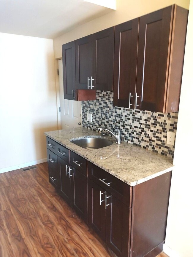 Building Photo - 1507 W Stiles St Unit A