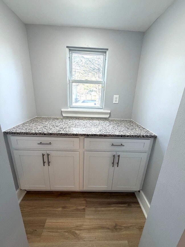 Photo - 331-339 Naubuc Ave