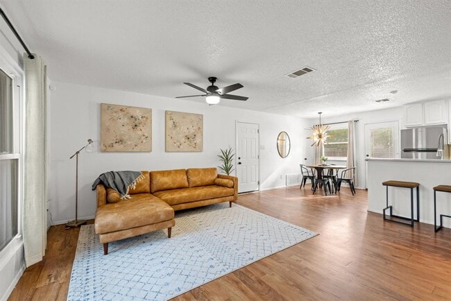 Photo - 1908 Denfield Dr