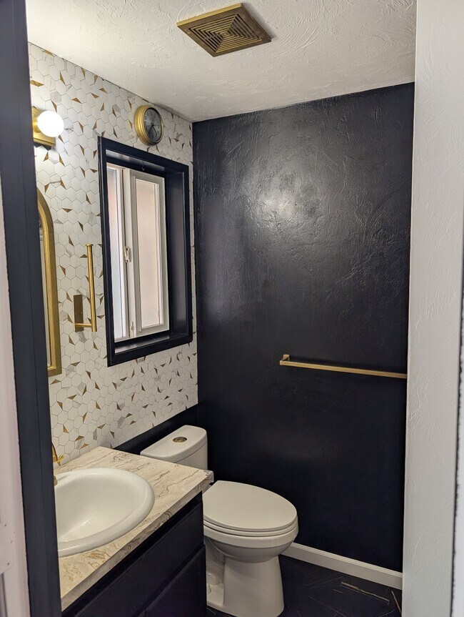 Photo - 490 67th St