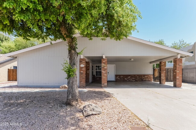 Building Photo - 555 N Elm Rental