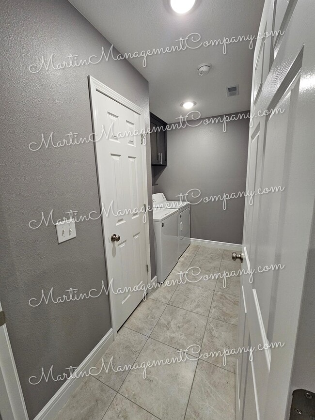 Photo - 3005 Aaron Ave