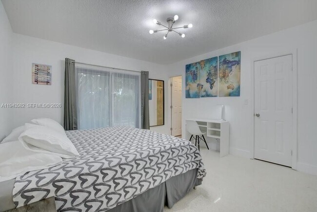 1700 SW 20th St Unit 1