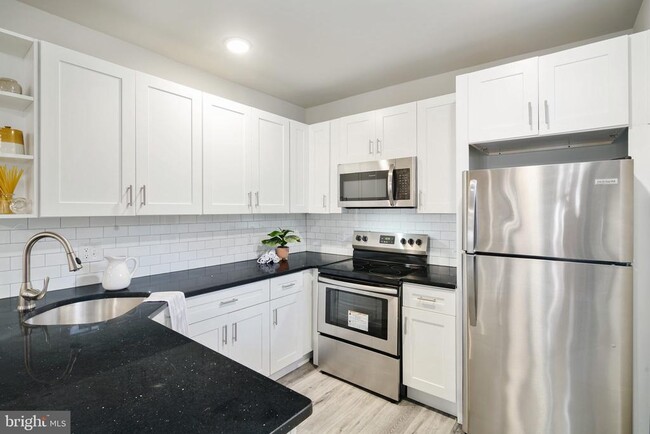 Photo - 2506 W Oxford St Townhome