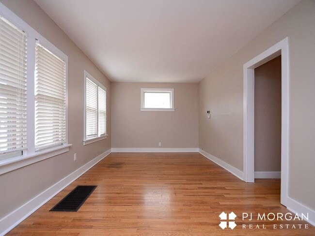 Photo - 6031 Pine St