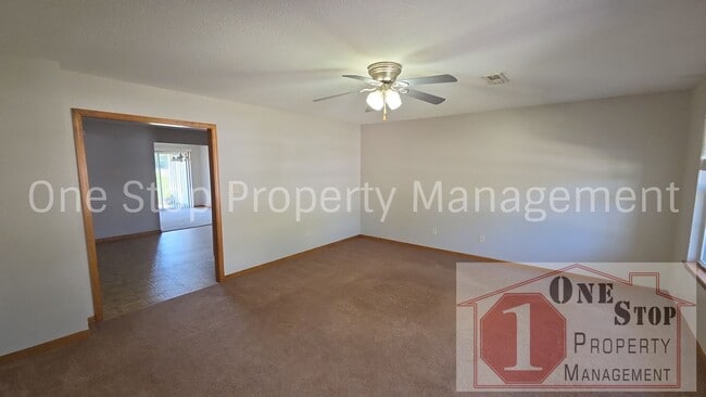 1105 NW Willow Dr