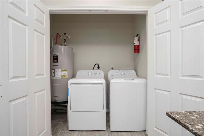 Photo - 31 Hiawatha Dr Unit 2