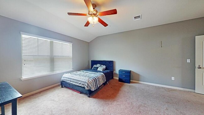 Photo - 801 Hollow Trail Ct Unidad BEDROOM 2C - 779993 Rental