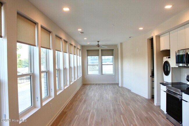 Photo - 1124 Castle St Unit 301