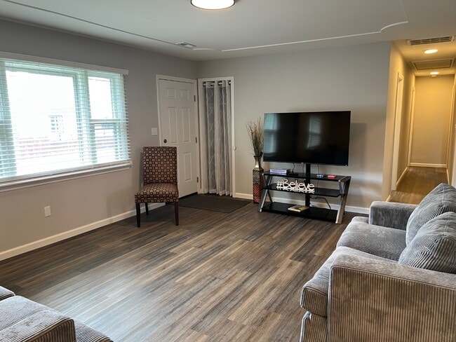 Photo - 1700 Maryland Ave