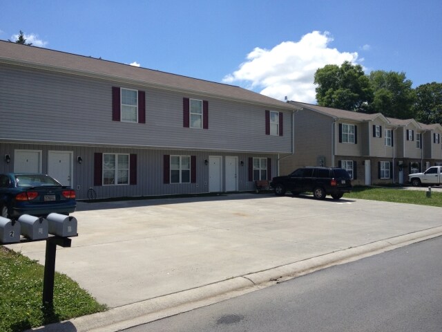 Photo - Creekside Quads Apartments