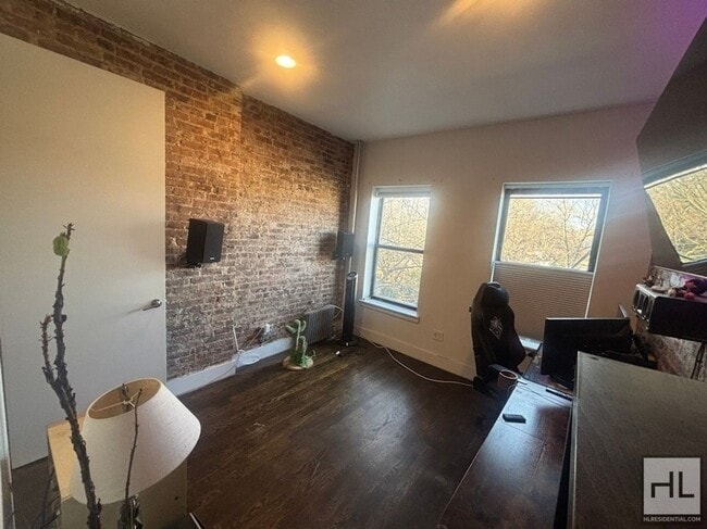 Building Photo - BEDFORD AVENUE / Classic Crown Heights 2-Bed 1-Bath / Great Location