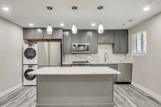 4371 S Fairbourne Ave Unit 2
