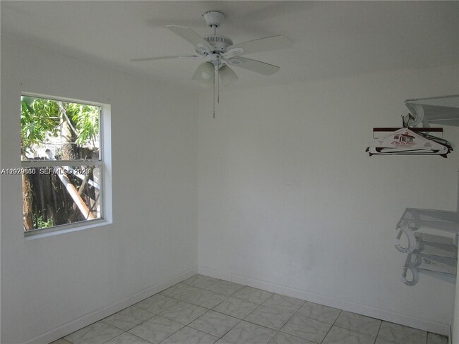 Photo - 115 NE 192nd St Unidad 1