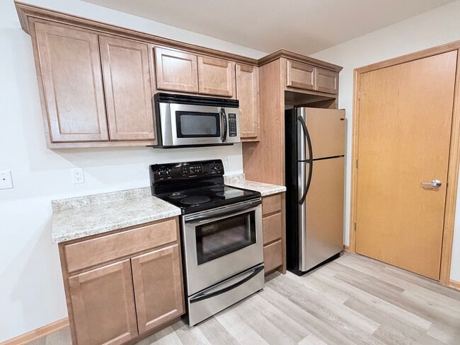 Photo - 2 Bed / 2 Bath Apartment in Madison, WI 53579 Unit 103