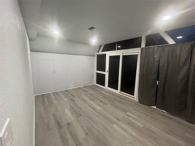 Photo - 415 Shirleen Dr