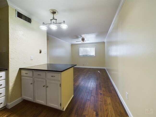 Photo - 803 W 28th St Unit 206