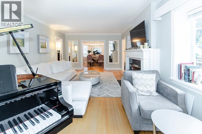 Photo - 6713 Arbutus St