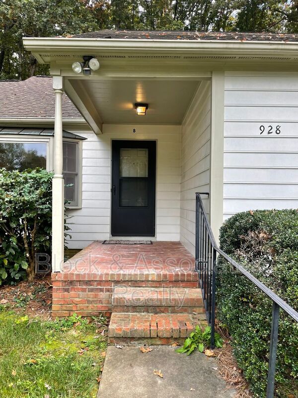 Building Photo - 928 Chatfield Dr Unit B