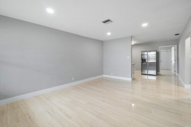 Photo - 3048 N Dixie Hwy