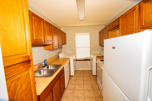 Photo - Oakview Condos Unidad 4133 NE Stallings Dr. #506