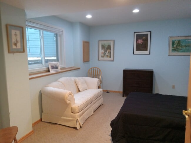 dormitorio - 883 Park Knoll Dr