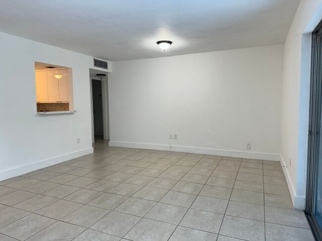 Photo - For Rent - Recently Remodeled 1/1 Condo - Great location in Kendall - $1,650