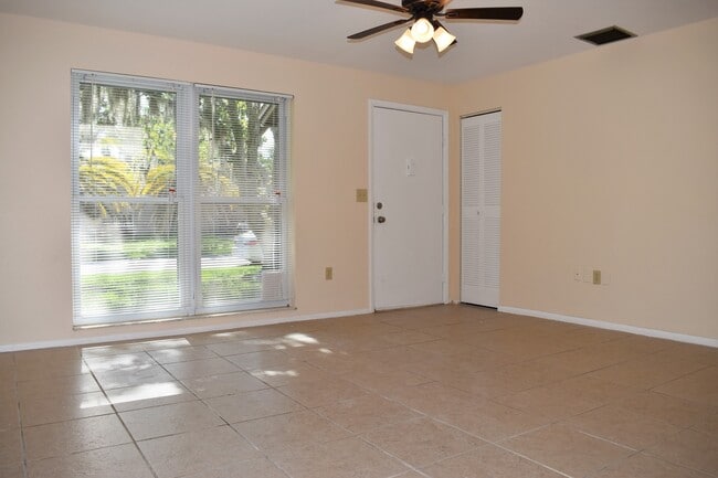 Building Photo - Beautiful home!