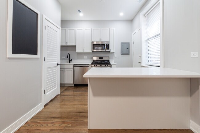 Photo - 3830 N Wilton Ave Unit 2