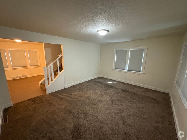 Building Photo - 516 Cutler St Rental