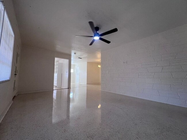 Photo - 2525 Maple Ave