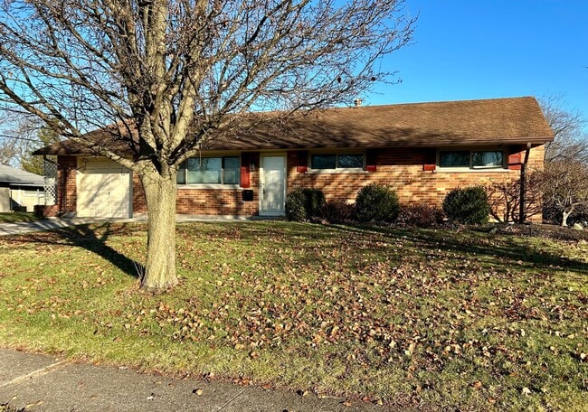 Photo - 3 bed 1 bath close to shopping, schools, parks and more!