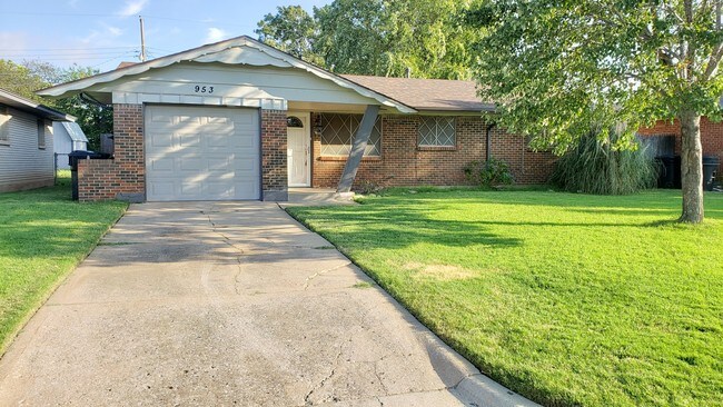 Photo - 953 SW 3rd St House