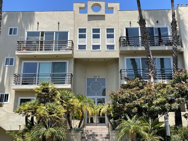 Photo - 11949 Goshen Ave Condo Unit 208
