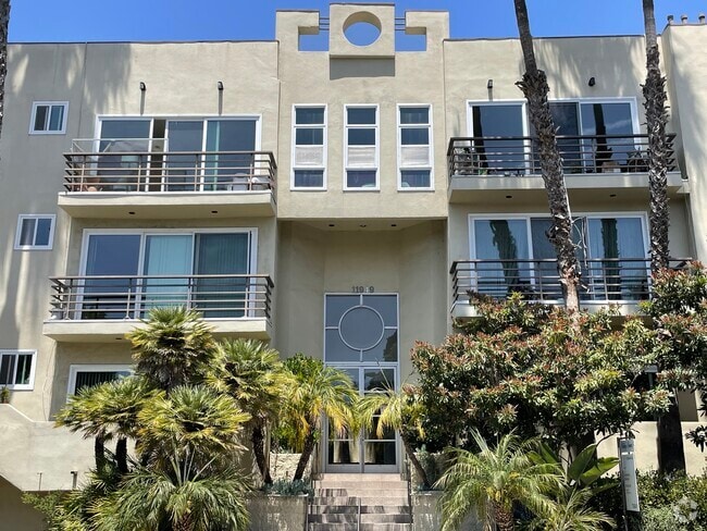 Building Photo - 11949 Goshen Ave Unit 208 Rental
