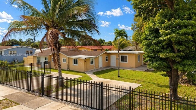 Building Photo - 1124 NW 100th Terrace Unit 2