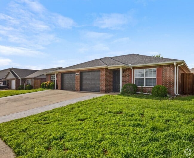 Building Photo - 3406 SW Landau Ct Unit 3406 SW Landau Ct Apt 1